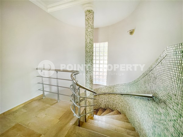 Просторная двухэтажная вилла с четырьмя спальнями, 310м², у моря в районе Алании Конаклы.-id-2590-фото-21