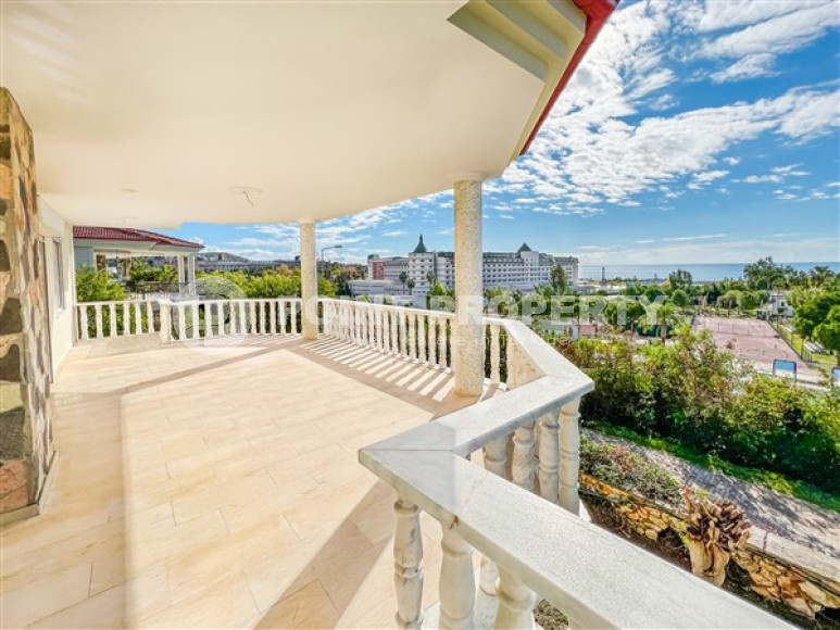 Просторная двухэтажная вилла с четырьмя спальнями, 310м², у моря в районе Алании Конаклы.-id-2590-фото-25