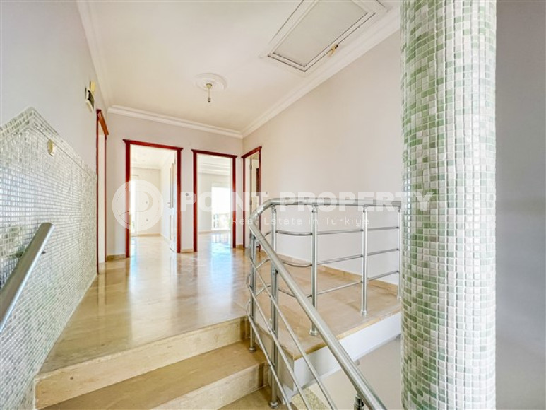 Просторная двухэтажная вилла с четырьмя спальнями, 310м², у моря в районе Алании Конаклы.-id-2590-фото-36