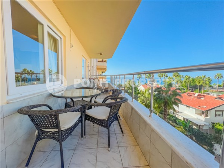 Three-room apartment in the Mahmutlar area, on the first line, with luxurious sea views, 100 m2-id-2596-photo-20