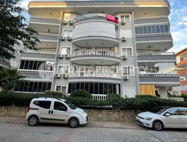 Three-room apartment renovated and new furniture in a complex with infrastructure, 110 m², 250 meters from the sea, in the Oba area, Alanya-id-2601-photo-1