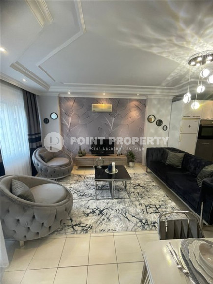 Three-room apartment renovated and new furniture in a complex with infrastructure, 110 m², 250 meters from the sea, in the Oba area, Alanya-id-2601-photo-3