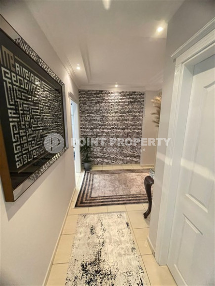 Three-room apartment renovated and new furniture in a complex with infrastructure, 110 m², 250 meters from the sea, in the Oba area, Alanya-id-2601-photo-11