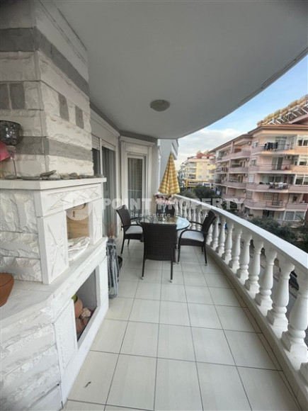 Three-room apartment renovated and new furniture in a complex with infrastructure, 110 m², 250 meters from the sea, in the Oba area, Alanya-id-2601-photo-16