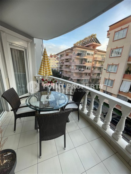 Three-room apartment renovated and new furniture in a complex with infrastructure, 110 m², 250 meters from the sea, in the Oba area, Alanya-id-2601-photo-17