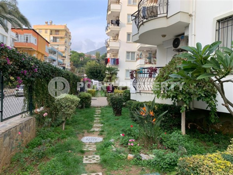 Large three-room apartment with a beautiful garden plot, 120 m2, next to Cleopatra Beach, in the center of Alanya-id-2613-photo-21