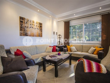 Bright three-room apartment, in a low-rise complex built in 2006, with an area of 90 m2, in the central area of Alanya-id-2615-photo-2