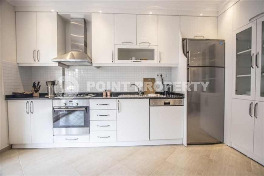 Bright three-room apartment, in a low-rise complex built in 2006, with an area of 90 m2, in the central area of Alanya-id-2615-photo-5