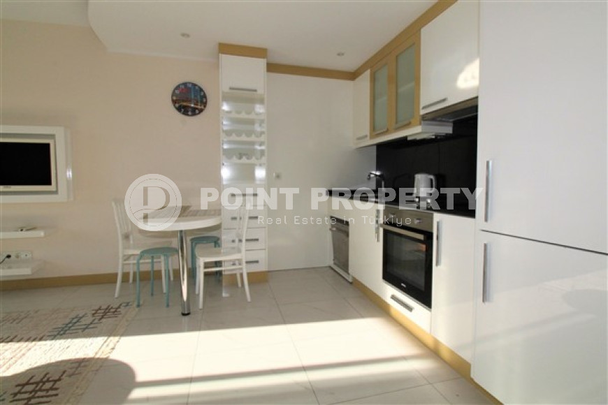One-room apartment, 54 m², with furniture and household appliances in an elite residence near Cleopatra Beach, Alanya-id-2636-photo-3