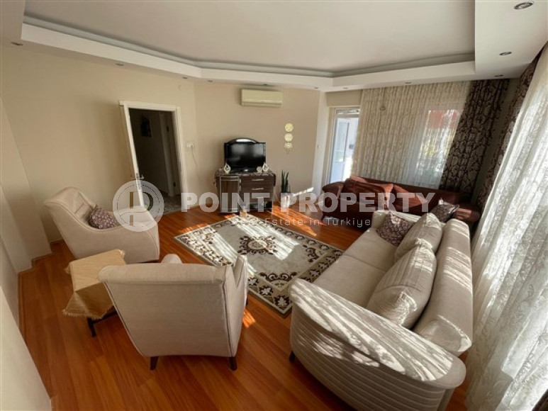 Well-kept four-room apartment, large area 130 m2, 150 meters from the very center of Alanya-id-2644-photo-2