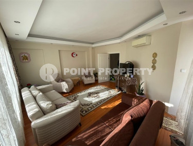 Well-kept four-room apartment, large area 130 m2, 150 meters from the very center of Alanya-id-2644-photo-3