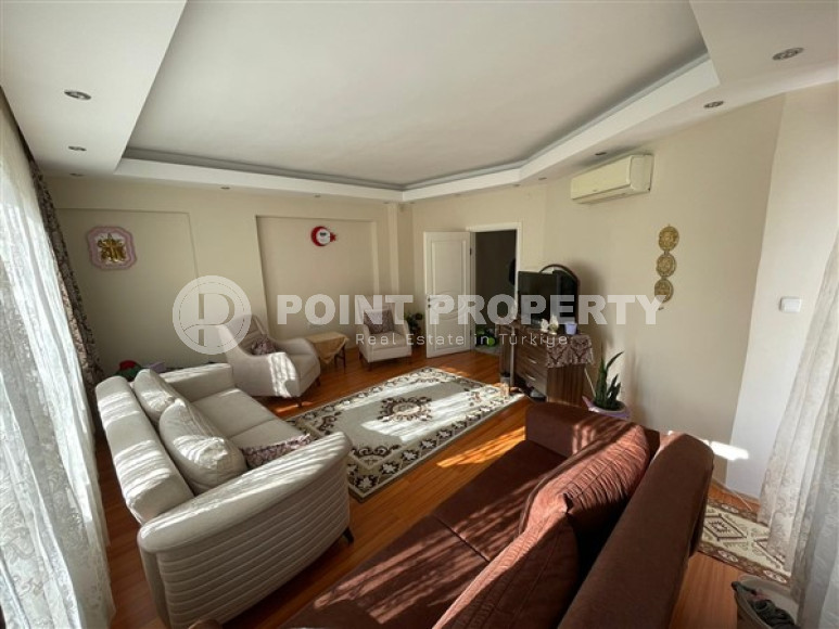Well-kept four-room apartment, large area 130 m2, 150 meters from the very center of Alanya-id-2644-photo-3