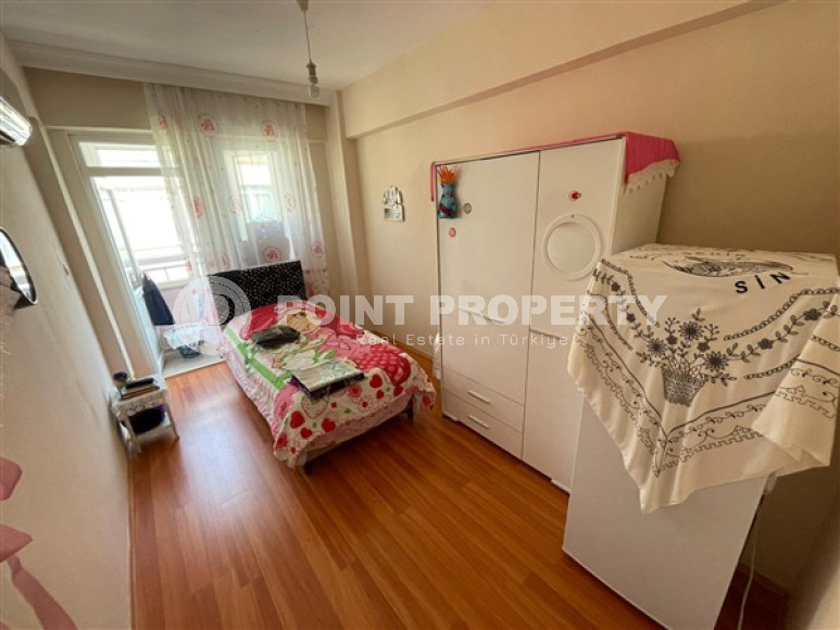 Well-kept four-room apartment, large area 130 m2, 150 meters from the very center of Alanya-id-2644-photo-9
