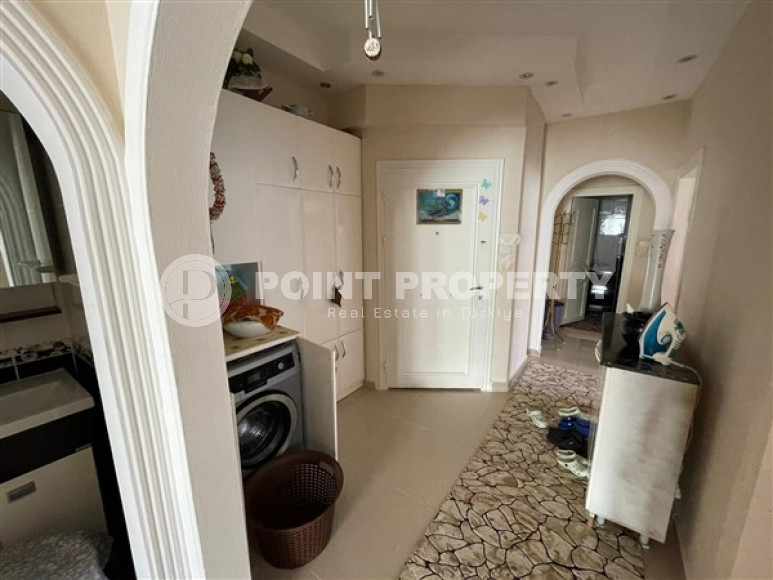 Well-kept four-room apartment, large area 130 m2, 150 meters from the very center of Alanya-id-2644-photo-14