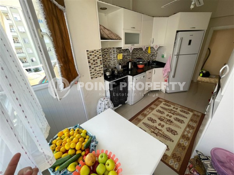 Well-kept four-room apartment, large area 130 m2, 150 meters from the very center of Alanya-id-2644-photo-15