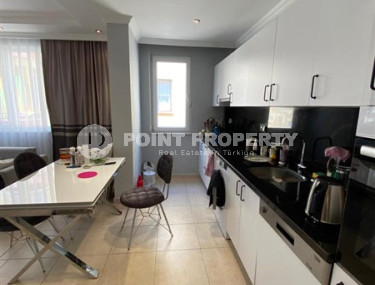 Alanya center: three-room furnished apartment, 100m² in a residence with a swimming pool, 400m from Cleopatra Beach-id-1231-photo-2