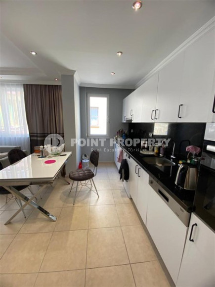 Alanya center: three-room furnished apartment, 100m² in a residence with a swimming pool, 400m from Cleopatra Beach-id-1231-photo-2