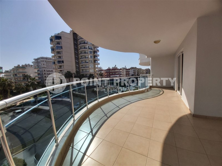 Luxurious 2+1 apartment with an area of 110 m2 from the owner in the Mahmutlar area just 150 meters from the sea and 500 meters from the center of the area-id-1232-photo-13