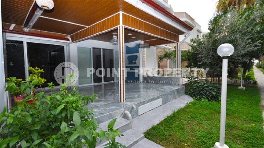 Меблированная вилла с тремя спальнями, 180м², в 50м от частного пляжа, в районе Алании Паяллар.-id-2659-фото-13