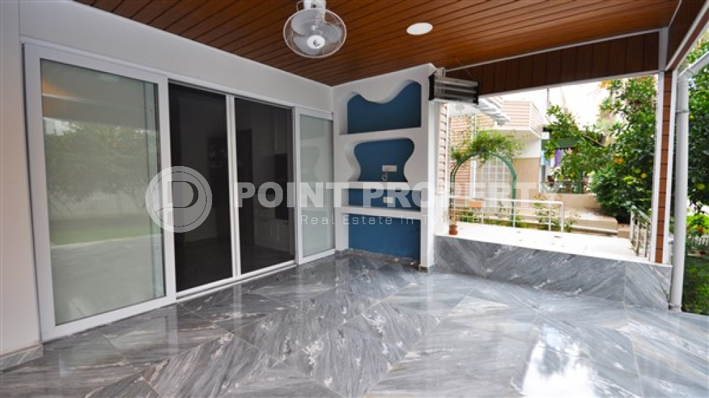 Меблированная вилла с тремя спальнями, 180м², в 50м от частного пляжа, в районе Алании Паяллар.-id-2659-фото-14