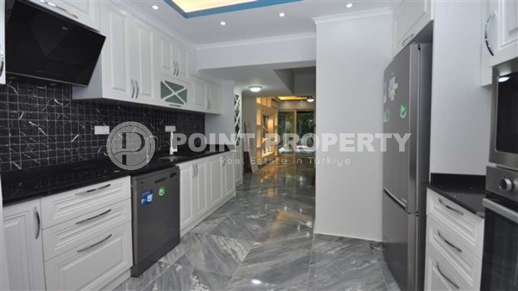 Меблированная вилла с тремя спальнями, 180м², в 50м от частного пляжа, в районе Алании Паяллар.-id-2659-фото-18