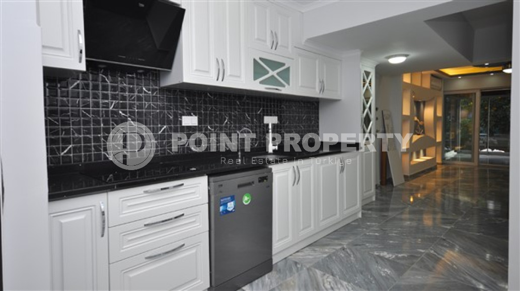 Меблированная вилла с тремя спальнями, 180м², в 50м от частного пляжа, в районе Алании Паяллар.-id-2659-фото-19