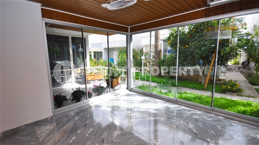 Меблированная вилла с тремя спальнями, 180м², в 50м от частного пляжа, в районе Алании Паяллар.-id-2659-фото-23