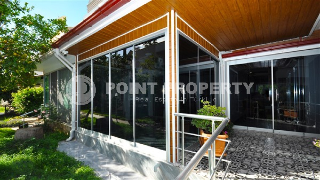 Меблированная вилла с тремя спальнями, 180м², в 50м от частного пляжа, в районе Алании Паяллар.-id-2659-фото-46