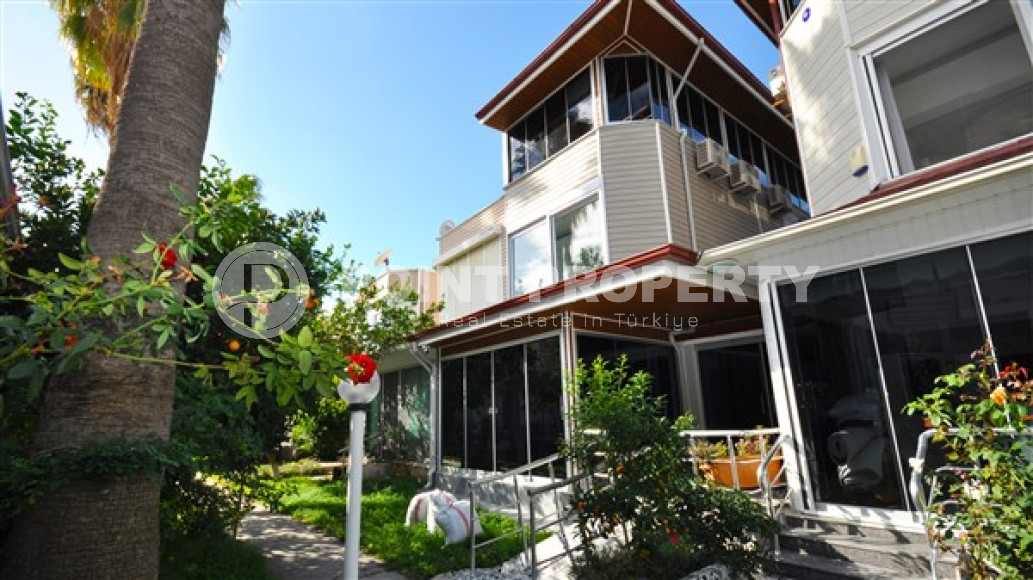 Меблированная вилла с тремя спальнями, 180м², в 50м от частного пляжа, в районе Алании Паяллар.-id-2659-фото-48