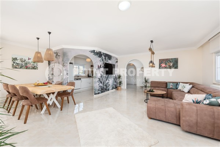 Magnificent villa, 250 m2, eligible for citizenship, located in Avsallar area, Alanya-id-2668-photo-2