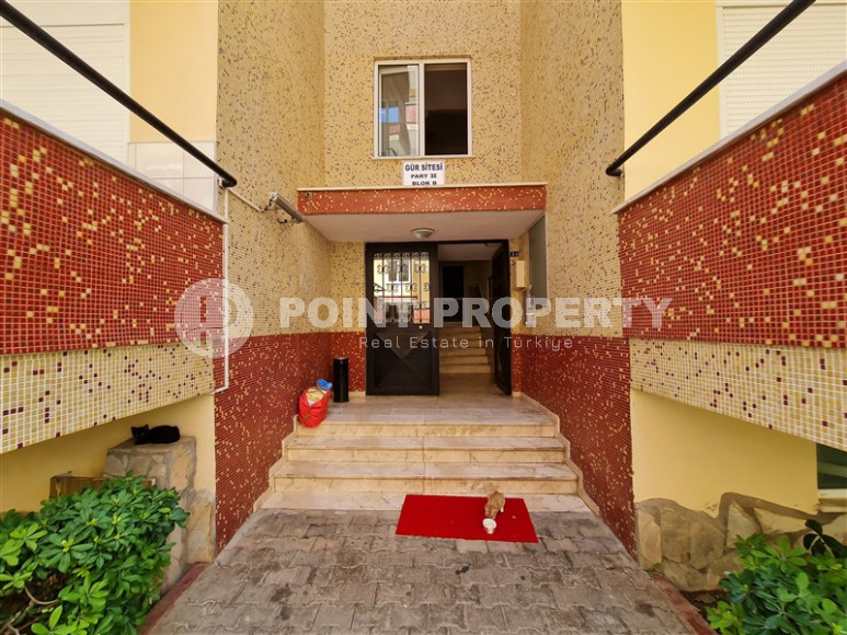 Comfortable three-room apartment from the owner with a layout of 2+1, 95 m2, in a modern complex with a swimming pool, with a full set of furniture, the center of Alanya.-id-1234-photo-3