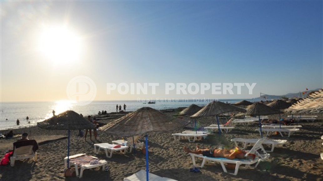 Comfortable apartment, in a low-rise complex with a private beach, 50 meters from the sea, with an area of 110 m2, in the Mahmutlar area, Alanya-id-2671-photo-17