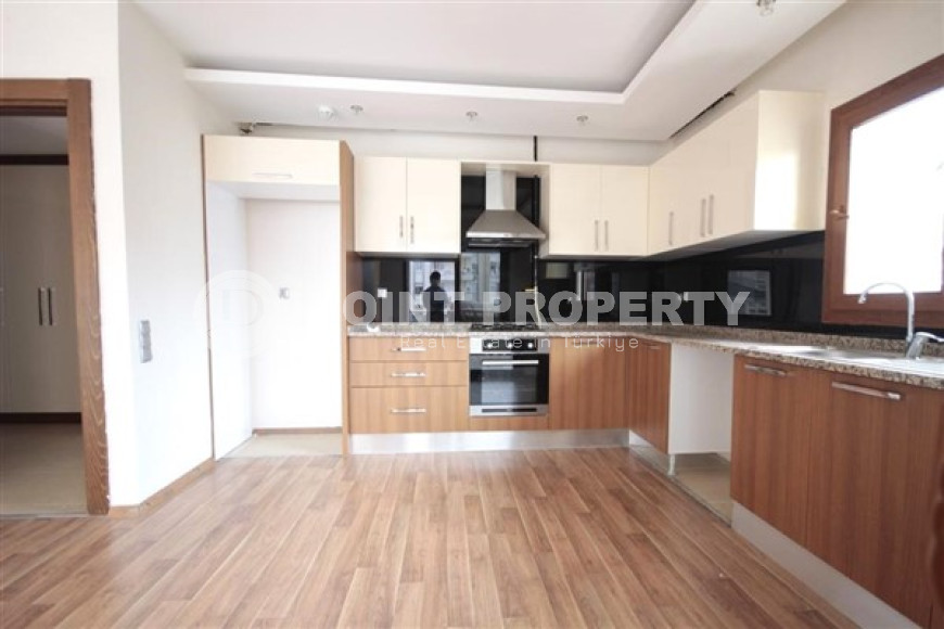 Spacious apartment, unfurnished, 124 m2 in a complex built in 2016, in the Mezitli area, Mersin.-id-2675-photo-2