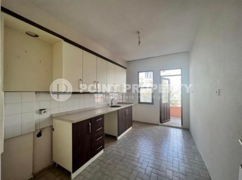 Трёхкомнатная квартира в центре Аланьи, 120 м2, без мебели, в комплексе с садом в 300 метрах от моря-id-2679-фото-2