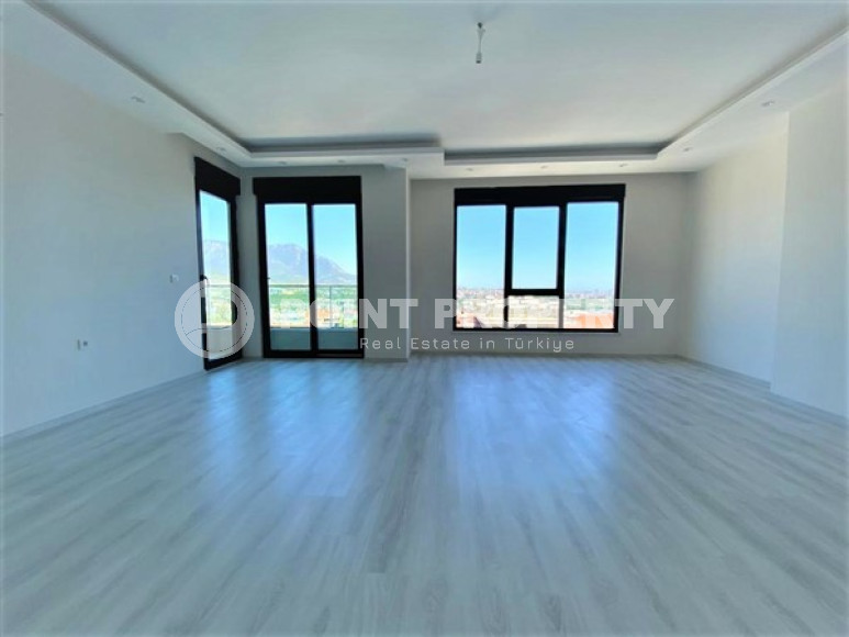 Luxurious five-room penthouse with an area of 220 m2, in the Ciplakli area, northern part of Alanya, in a quiet location and distance from the sea-id-2681-photo-2