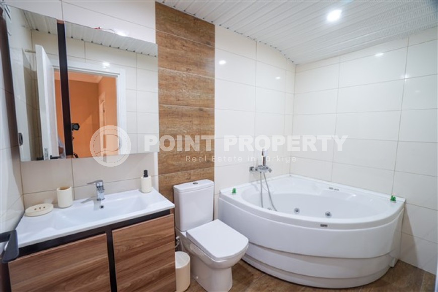 Volumetric penthouse on the 4th and 5th floors, with quality furniture and a jacuzzi, in the Oba area, with an area of 160 m2-id-2685-photo-15