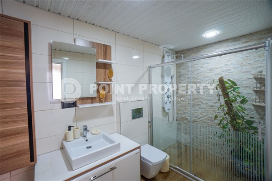 Volumetric penthouse on the 4th and 5th floors, with quality furniture and a jacuzzi, in the Oba area, with an area of 160 m2-id-2685-photo-16