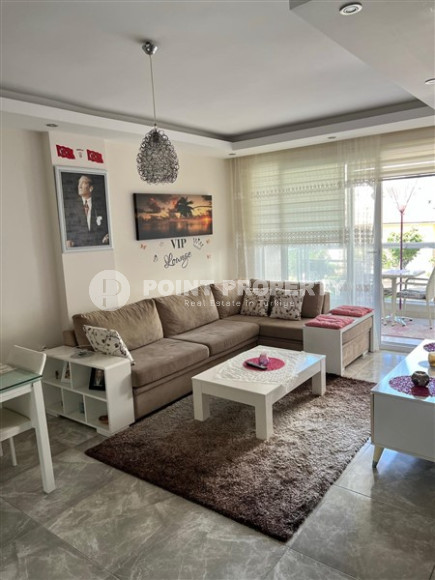 Well-maintained apartment 65 m2, 1+1, in a five-story building built in 2012 in the Oba area, Alanya-id-2686-photo-2