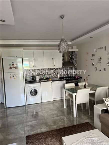 Well-maintained apartment 65 m2, 1+1, in a five-story building built in 2012 in the Oba area, Alanya-id-2686-photo-4