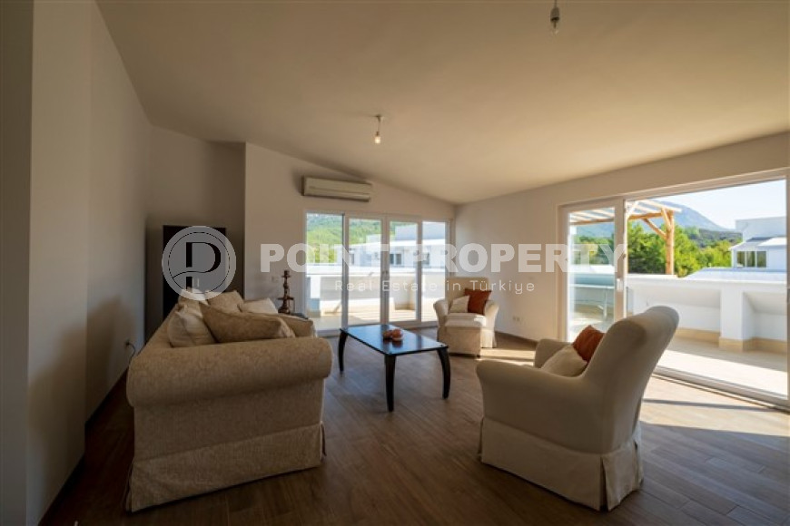 Spacious penthouse 115 m2, on the 4th and 5th floors, in a quiet area of Oba, Alanya, some distance from the sea-id-2687-photo-2