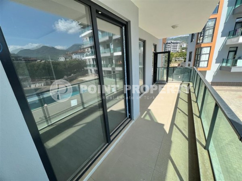 Modern three-room apartment with complete renovation, 400 meters from the sea, Oba, Alanya, 120 m2-id-2690-photo-11