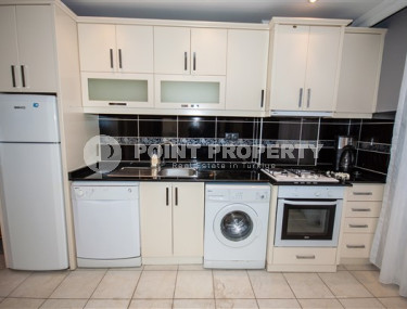 Compact and beautiful 1+1, 65 m2, on the 3rd floor of a low-rise building, 350 meters from the center of Alanya-id-2696-photo-5