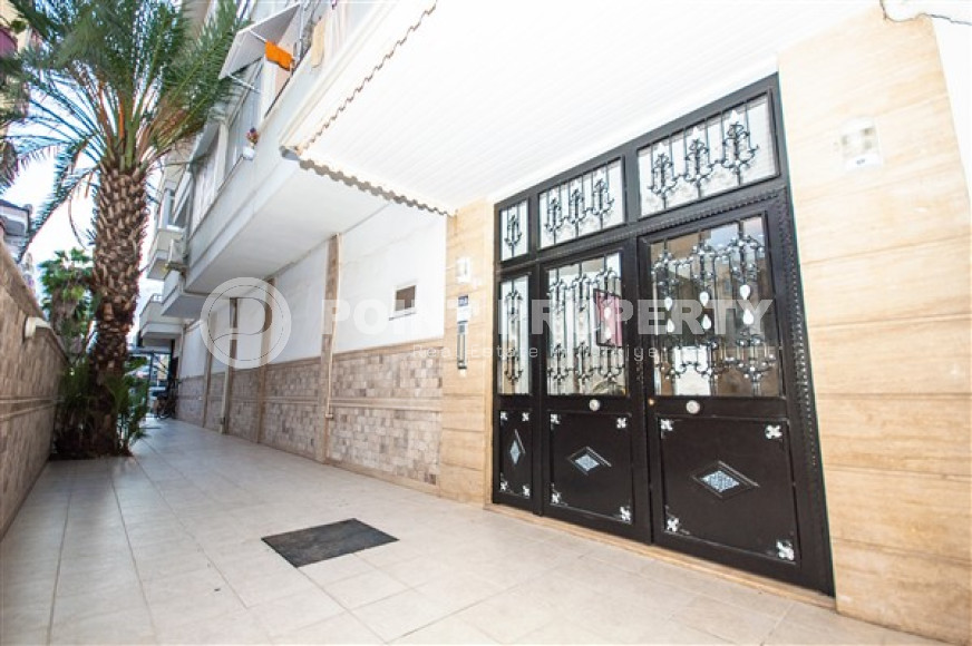 Compact and beautiful 1+1, 65 m2, on the 3rd floor of a low-rise building, 350 meters from the center of Alanya-id-2696-photo-18