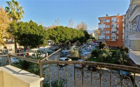 Spacious three-room apartment, in the center of Alanya, on the 2nd floor 250 meters from the sea, 120 m2-id-2701-photo-2