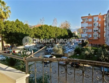 Spacious three-room apartment, in the center of Alanya, on the 2nd floor 250 meters from the sea, 120 m2-id-2701-photo-2