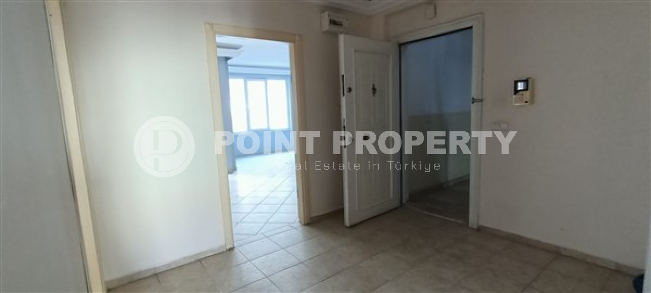 Spacious three-room apartment, in the center of Alanya, on the 2nd floor 250 meters from the sea, 120 m2-id-2701-photo-3