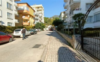 Spacious three-room apartment, in the center of Alanya, on the 2nd floor 250 meters from the sea, 120 m2-id-2701-photo-11
