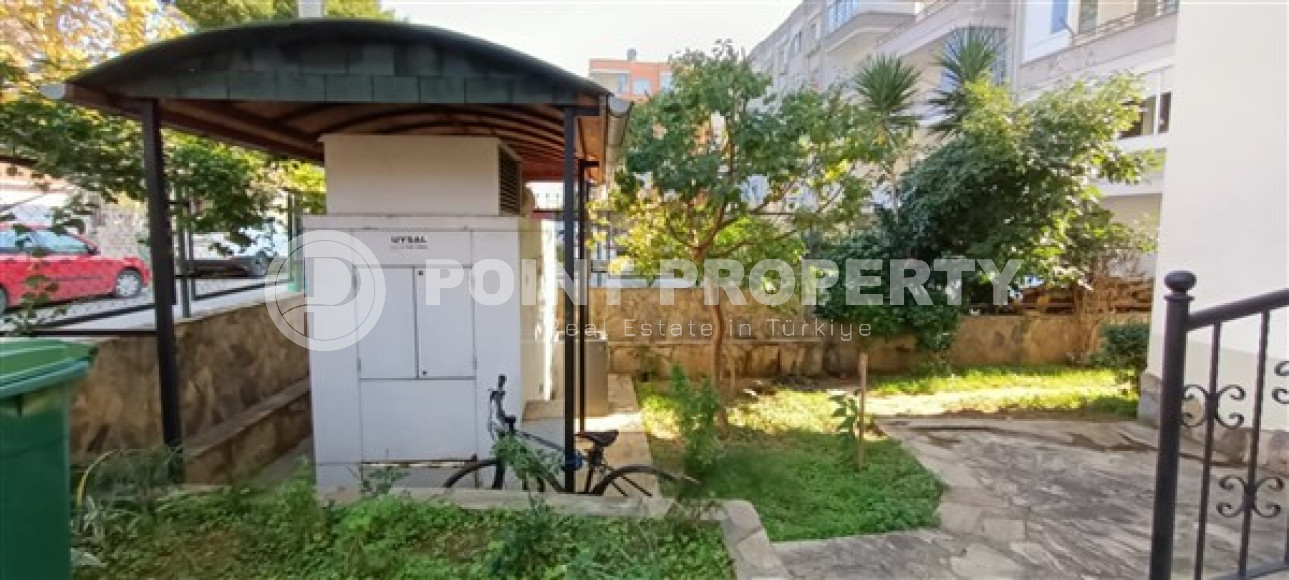 Spacious three-room apartment, in the center of Alanya, on the 2nd floor 250 meters from the sea, 120 m2-id-2701-photo-15