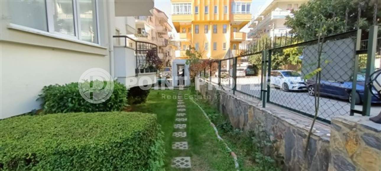 Spacious three-room apartment, in the center of Alanya, on the 2nd floor 250 meters from the sea, 120 m2-id-2701-photo-19