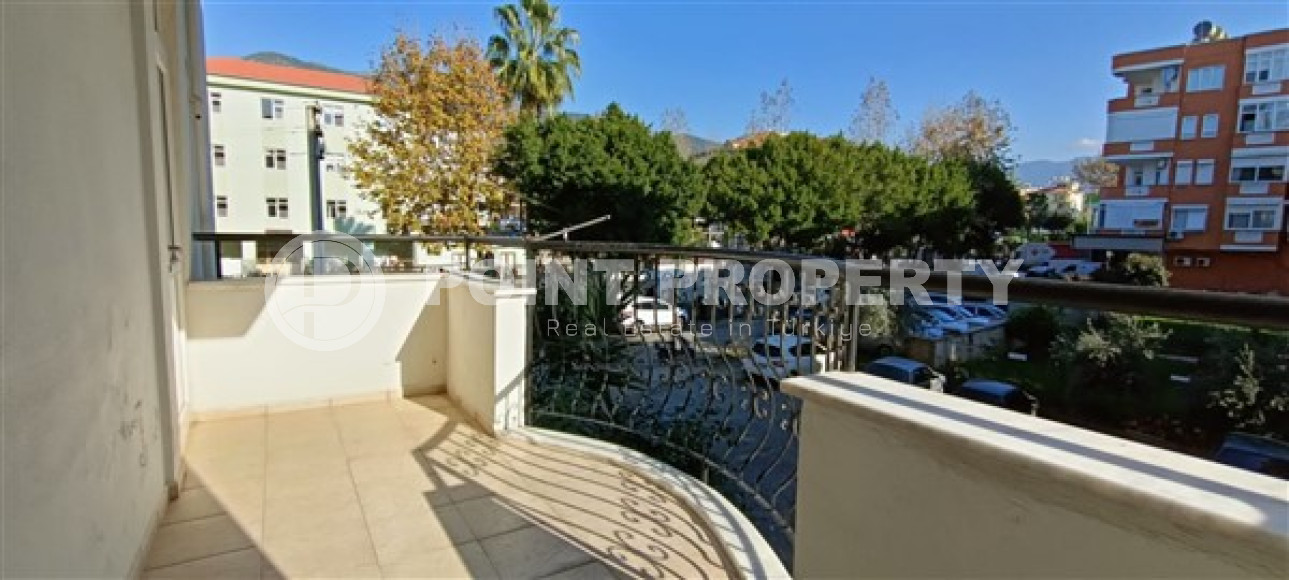 Spacious three-room apartment, in the center of Alanya, on the 2nd floor 250 meters from the sea, 120 m2-id-2701-photo-21